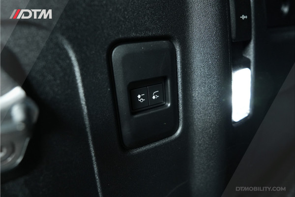 Land Rover Defender 110 2.0 P300e 110 X-Dynamic SE | Nieuw | Meridan | Leder