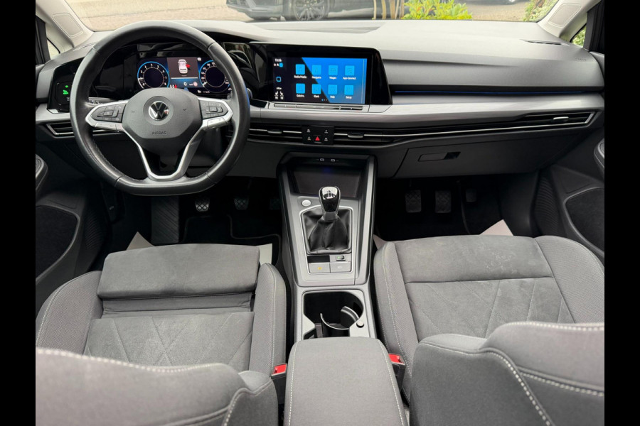 Volkswagen Golf 1.5 TSI STYLE l ACC l XENON l PANO