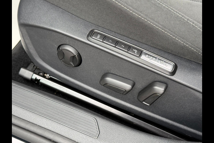 Volkswagen Golf 1.5 TSI STYLE l ACC l XENON l PANO