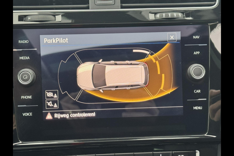 Volkswagen Golf Variant 1.5 TSI Highline R-line Adaptive cruise Climate Pano Navi Stoelverwarming Apple / Android Parkeersensoren