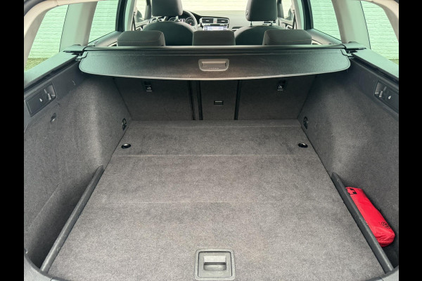 Volkswagen Golf Variant 1.5 TSI Highline R-line Adaptive cruise Climate Pano Navi Stoelverwarming Apple / Android Parkeersensoren