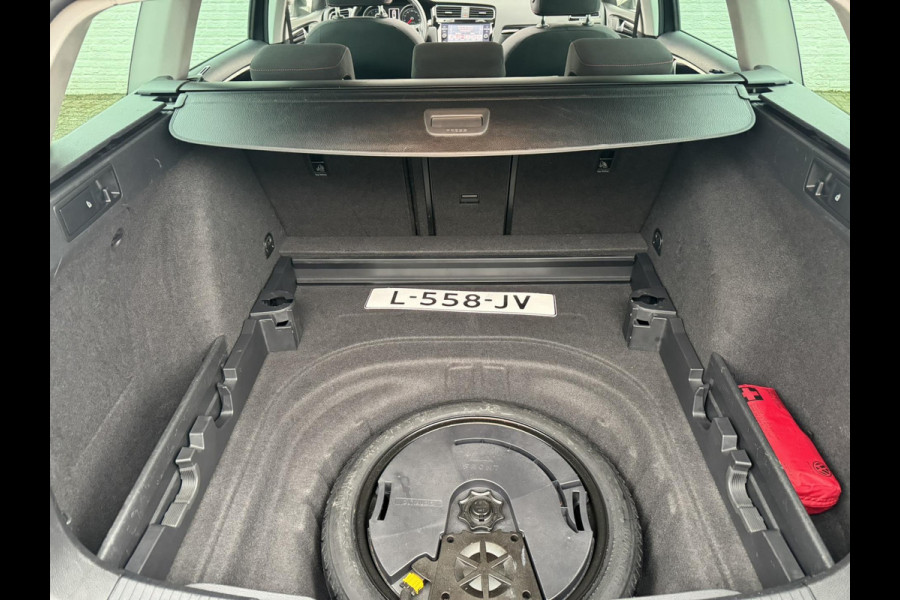 Volkswagen Golf Variant 1.5 TSI Highline R-line Adaptive cruise Climate Pano Navi Stoelverwarming Apple / Android Parkeersensoren
