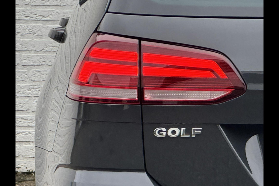 Volkswagen Golf Variant 1.5 TSI Highline R-line Adaptive cruise Climate Pano Navi Stoelverwarming Apple / Android Parkeersensoren