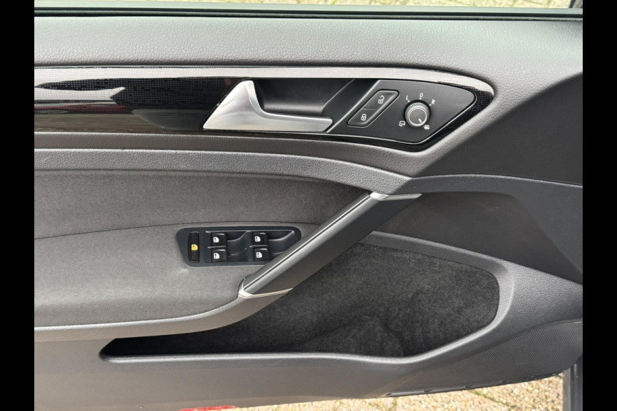 Volkswagen Golf Variant 1.5 TSI Highline R-line Adaptive cruise Climate Pano Navi Stoelverwarming Apple / Android Parkeersensoren