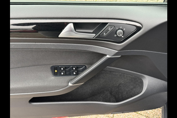 Volkswagen Golf Variant 1.5 TSI Highline R-line Adaptive cruise Climate Pano Navi Stoelverwarming Apple / Android Parkeersensoren