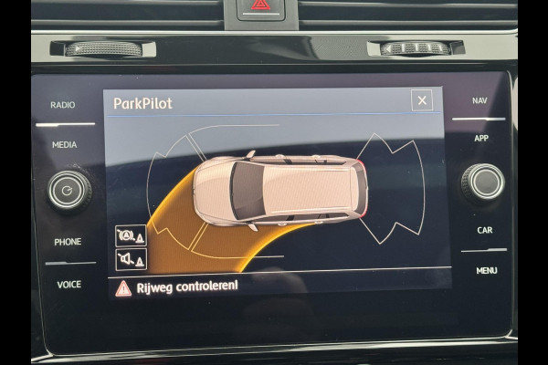 Volkswagen Golf Variant 1.5 TSI Highline R-line Adaptive cruise Climate Pano Navi Stoelverwarming Apple / Android Parkeersensoren