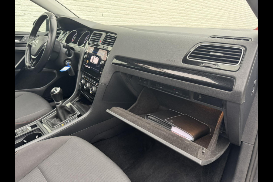 Volkswagen Golf Variant 1.5 TSI Highline R-line Adaptive cruise Climate Pano Navi Stoelverwarming Apple / Android Parkeersensoren