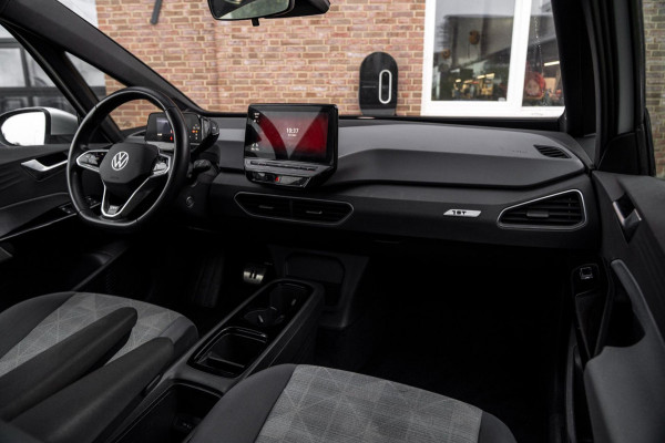 Volkswagen ID.3 First 58 kWh 350 Km Actieradius BTW 1e Eig Adaptive Sfeerverlichting Stoelverwarming 18''