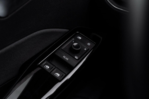 Volkswagen ID.3 First 58 kWh 350 Km Actieradius BTW 1e Eig Adaptive Sfeerverlichting Stoelverwarming 18''