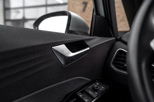 Volkswagen ID.3 First 58 kWh 350 Km Actieradius BTW 1e Eig Adaptive Sfeerverlichting Stoelverwarming 18''