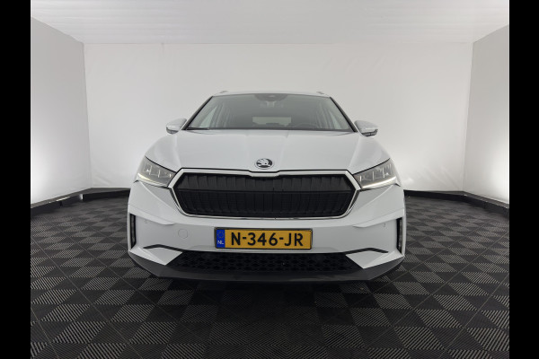 Škoda ENYAQ iV 80 {SOH-90%} [ 3-Fase ] (INCL-BTW) *LEATHER-FABRIC | FULL-LED | DIGI-COCKPIT | CAMERA | KEYLESS | NAVI-FULLMAP | AMBIENT-LIGHT | ECC | HEATED-COMFORTSEATS | DAB+ | PDC | CRUISE | CARPLAY | TOWBAR | 19"ALU*