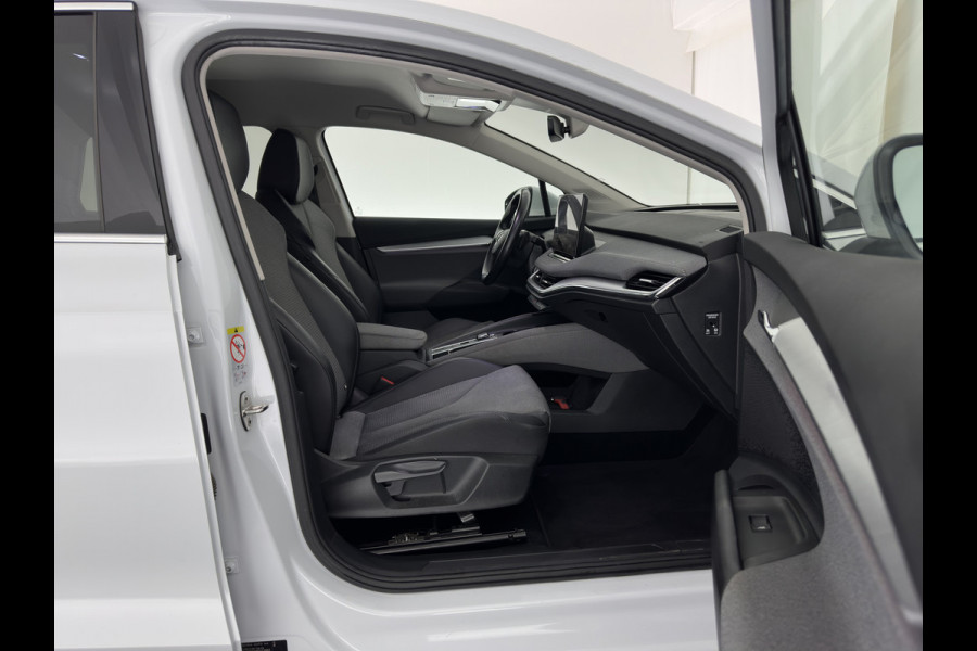 Škoda ENYAQ iV 80 {SOH-90%} [ 3-Fase ] (INCL-BTW) *LEATHER-FABRIC | FULL-LED | DIGI-COCKPIT | CAMERA | KEYLESS | NAVI-FULLMAP | AMBIENT-LIGHT | ECC | HEATED-COMFORTSEATS | DAB+ | PDC | CRUISE | CARPLAY | TOWBAR | 19"ALU*