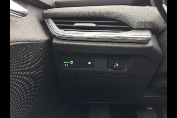 Škoda ENYAQ iV 80 {SOH-90%} [ 3-Fase ] (INCL-BTW) *LEATHER-FABRIC | FULL-LED | DIGI-COCKPIT | CAMERA | KEYLESS | NAVI-FULLMAP | AMBIENT-LIGHT | ECC | HEATED-COMFORTSEATS | DAB+ | PDC | CRUISE | CARPLAY | TOWBAR | 19"ALU*