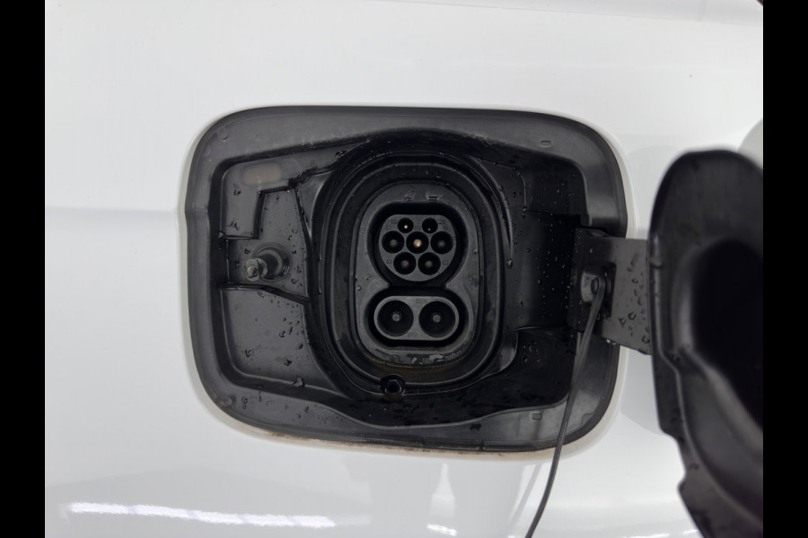 Škoda ENYAQ iV 80 {SOH-90%} [ 3-Fase ] (INCL-BTW) *LEATHER-FABRIC | FULL-LED | DIGI-COCKPIT | CAMERA | KEYLESS | NAVI-FULLMAP | AMBIENT-LIGHT | ECC | HEATED-COMFORTSEATS | DAB+ | PDC | CRUISE | CARPLAY | TOWBAR | 19"ALU*