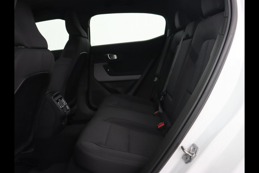 Polestar 2 Standard Range Single Motor 63kWh | 360 Camera | Stoelverwarming | Adaptive cruise | Carplay | Park Assist | 19'' | Keyless | Full LED | Digital Cockpit | DAB