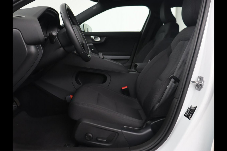 Polestar 2 Standard Range Single Motor 63kWh | 360 Camera | Stoelverwarming | Adaptive cruise | Carplay | Park Assist | 19'' | Keyless | Full LED | Digital Cockpit | DAB