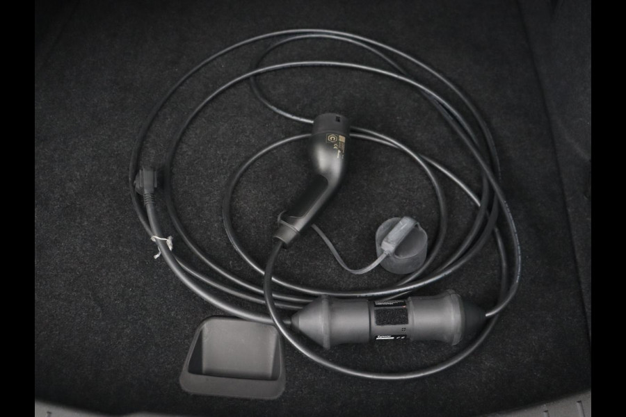 Polestar 2 Standard Range Single Motor 63kWh | 360 Camera | Stoelverwarming | Adaptive cruise | Carplay | Park Assist | 19'' | Keyless | Full LED | Digital Cockpit | DAB