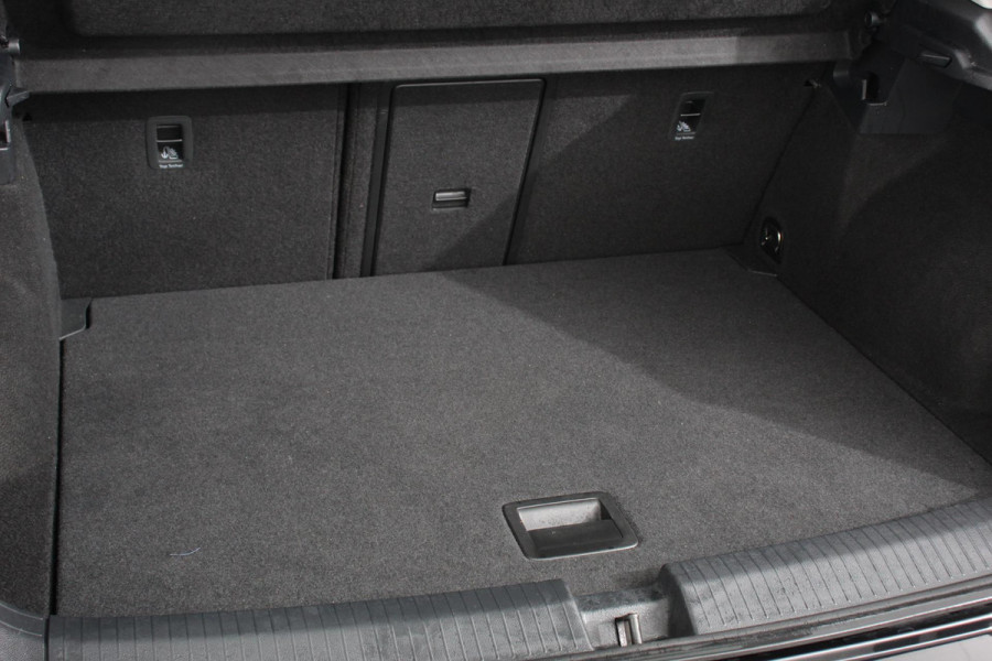 Volkswagen T-Roc 1.5 TSI 150pk DSG Style | Navigatie | Apple Carplay/Android Auto | Parkeersensoren | Camera | Adaptive Cruise Control | Park Assist | Stoel- en stuurverwarming | Elektrische achterklep | LED-koplampen | Getinte ramen