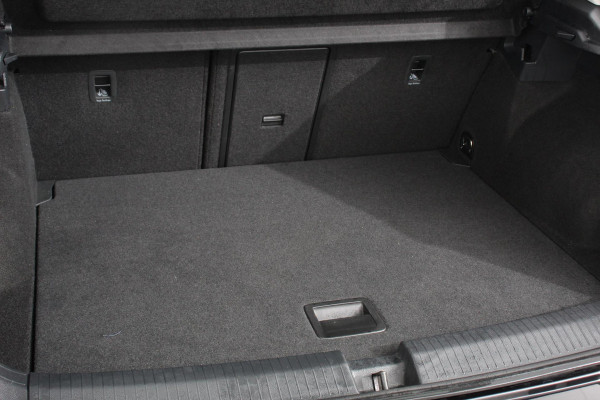 Volkswagen T-Roc 1.5 TSI 150pk DSG Style | Navigatie | Apple Carplay/Android Auto | Parkeersensoren | Camera | Adaptive Cruise Control | Park Assist | Stoel- en stuurverwarming | Elektrische achterklep | LED-koplampen | Getinte ramen