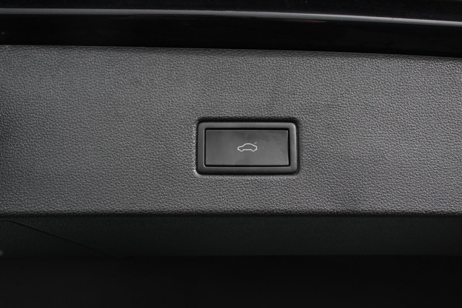 Volkswagen T-Roc 1.5 TSI 150pk DSG Style | Navigatie | Apple Carplay/Android Auto | Parkeersensoren | Camera | Adaptive Cruise Control | Park Assist | Stoel- en stuurverwarming | Elektrische achterklep | LED-koplampen | Getinte ramen