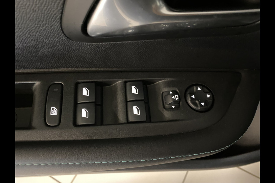 Peugeot e-208 EV Allure Pack 50 kWh Navi /  Carplay  /Digitaal dashboard / Stoelverwarming / Snelladen /