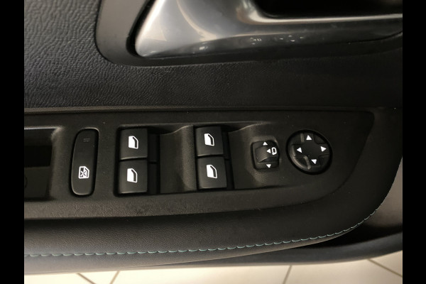 Peugeot e-208 EV Allure Pack 50 kWh Navi /  Carplay  /Digitaal dashboard / Stoelverwarming / Snelladen /