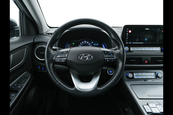 Hyundai Kona EV Premium 64 kWh ( Fase-3 ) { SOH-96%) Aut.* HEAT-PUMP | NAVI-FULLMAP | KEYLESS | CAMERA | DAB | ECC | PDC | ADAPTIVE-CRUISE | CCS-FASTLOADER | LANE-ASSIST | HEATED-COMFORTSEATS | 17''ALU*