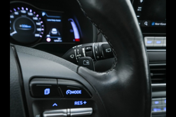Hyundai Kona EV Premium 64 kWh ( Fase-3 ) { SOH-96%) Aut.* HEAT-PUMP | NAVI-FULLMAP | KEYLESS | CAMERA | DAB | ECC | PDC | ADAPTIVE-CRUISE | CCS-FASTLOADER | LANE-ASSIST | HEATED-COMFORTSEATS | 17''ALU*