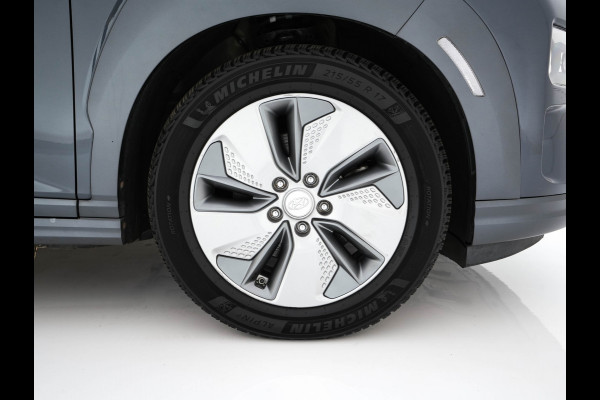 Hyundai Kona EV Premium 64 kWh ( Fase-3 ) { SOH-96%) Aut.* HEAT-PUMP | NAVI-FULLMAP | KEYLESS | CAMERA | DAB | ECC | PDC | ADAPTIVE-CRUISE | CCS-FASTLOADER | LANE-ASSIST | HEATED-COMFORTSEATS | 17''ALU*