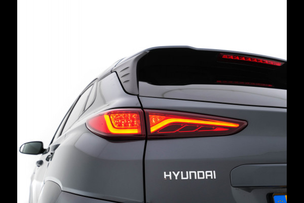 Hyundai Kona EV Premium 64 kWh ( Fase-3 ) { SOH-96%) Aut.* HEAT-PUMP | NAVI-FULLMAP | KEYLESS | CAMERA | DAB | ECC | PDC | ADAPTIVE-CRUISE | CCS-FASTLOADER | LANE-ASSIST | HEATED-COMFORTSEATS | 17''ALU*