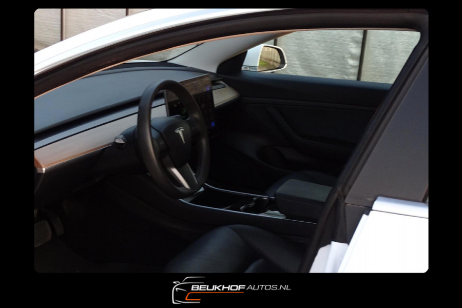 Tesla Model 3 Standard Trekhaak Navigatie Pano Leer Camera