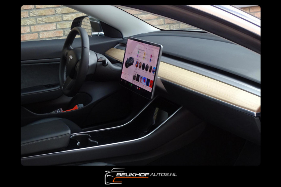 Tesla Model 3 Standard Trekhaak Navigatie Pano Leer Camera