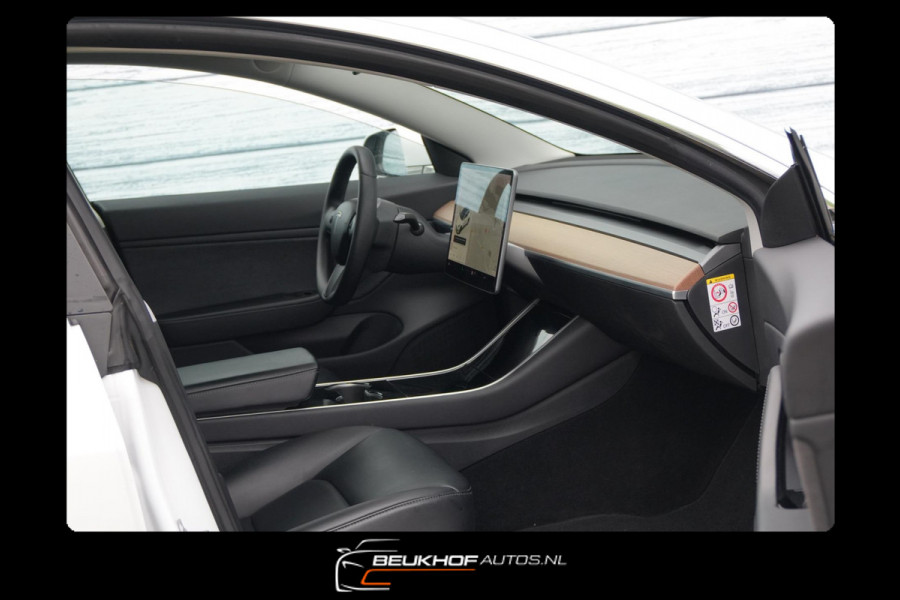 Tesla Model 3 Standard Trekhaak Navigatie Pano Leer Camera