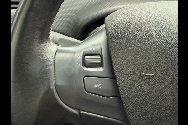 Peugeot 2008 1.2 PureTech Allure | Pano | Airco | Cruise |