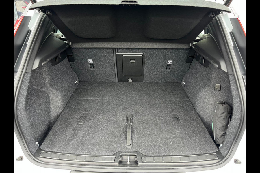 Volvo XC40 2.0 B4 AWD R-Design | Cruise control | 360 camera | Metallic | Apple carplay |