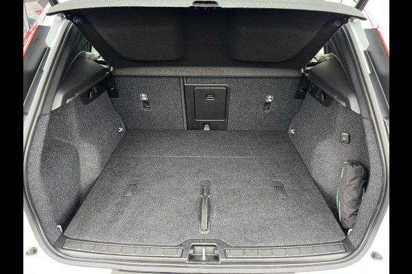 Volvo XC40 2.0 B4 AWD R-Design | Cruise control | 360 camera | Metallic | Apple carplay |