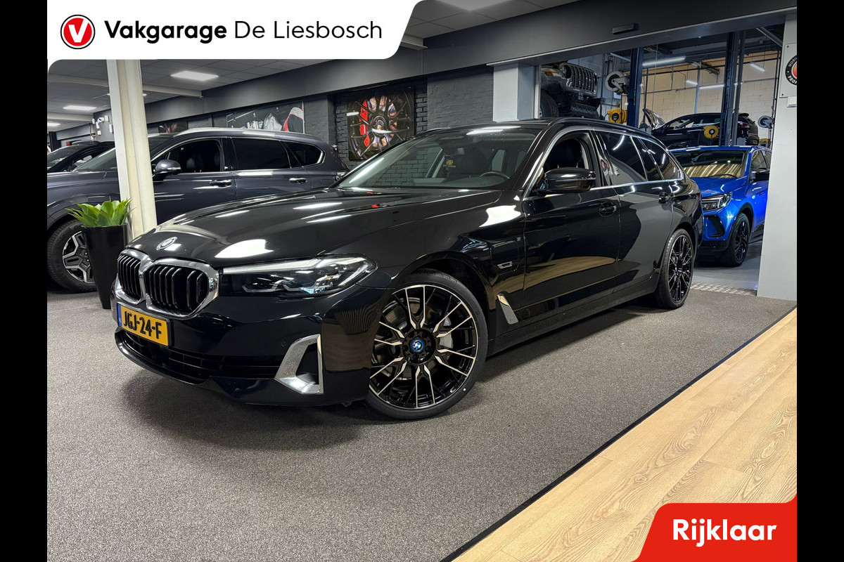 BMW 5 Serie Touring 530e xDrive High Executive / leer / pano / navi / trekhaak / Apple carplay