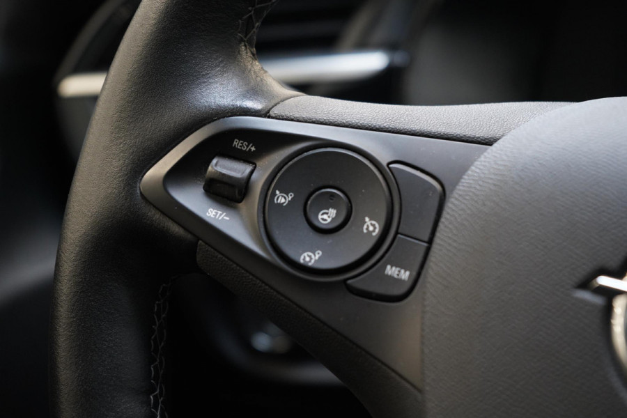 Opel Corsa 1.2 Elegance | Panoramadak | Climate control | Camera | Cruise control | Two-Tone | Stoelverwarming