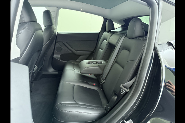 Tesla Model Y RWD LFP-Accu SOH 97% Lmv 20" Warmtepomp Adap.Cruise Navi Ecc Camera's Panoramadak Autopilot Stoel+Stuur+Achterbank Verwarming Elek.Achterklep Dodehoek detector Draadloze telefoonlader Origineel Nederlandse Auto