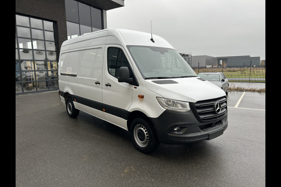 Mercedes-Benz Sprinter 317 CDI L2 H2 MBUX / 360 Camera / Geveerde stoel / Navigatie / Cruise control / Airco / 270 Graden achterdeuren