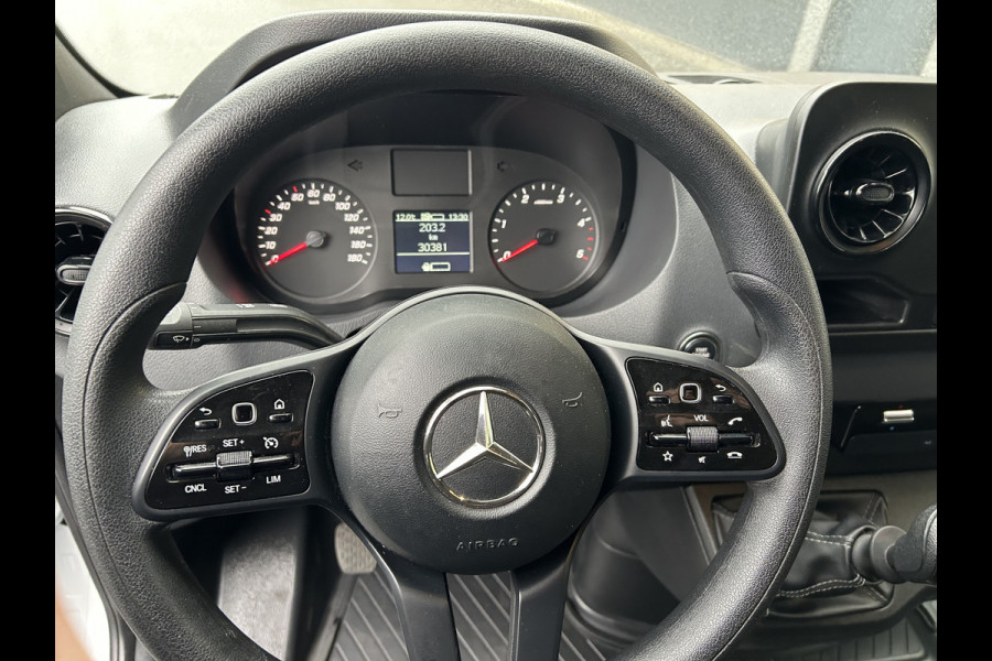 Mercedes-Benz Sprinter 317 CDI L2 H2 MBUX / 360 Camera / Geveerde stoel / Navigatie / Cruise control / Airco / 270 Graden achterdeuren