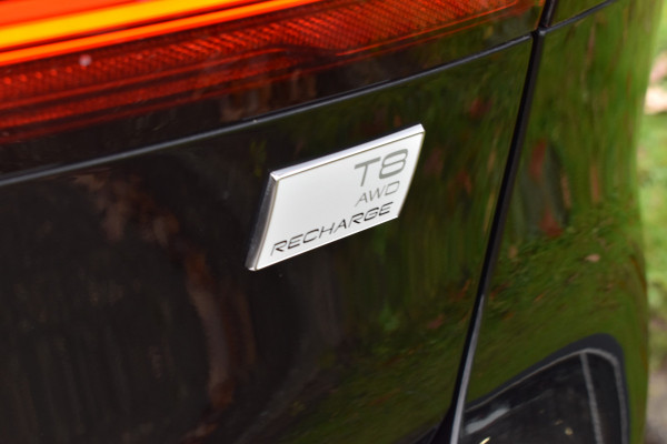 Volvo V90 T8 AWD 390PK Plug-in Hybrid Inscription | H&K | ACC | BLIS | Trekhaak | Camera | Stuurverwarming | Leder