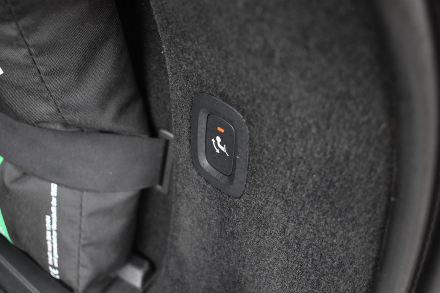 Volvo V90 T8 AWD 390PK Plug-in Hybrid Inscription | H&K | ACC | BLIS | Trekhaak | Camera | Stuurverwarming | Leder