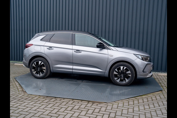 Opel Grandland 1.2 Turbo GS Line | Trekhaak afnb. | Matrix Led | Stoel & Stuur verw. | Prijs Rijklaar!!