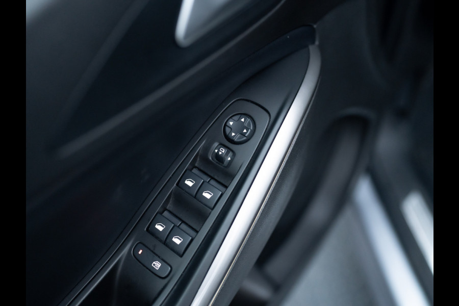 Opel Grandland 1.2 Turbo GS Line | Trekhaak afnb. | Matrix Led | Stoel & Stuur verw. | Prijs Rijklaar!!