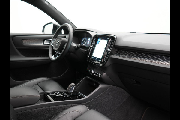Volvo XC40 T4 Recharge R-Design Plug In Hybrid 211pk Dealer O.H. PHEV | Camera | Keyless | Lederen Sportstoelen Memory & Verwarmd | Apple Carplay | Stuur Verwarmd | Cruise Control | Navigatie | Virtual | DAB | 19"L.M |