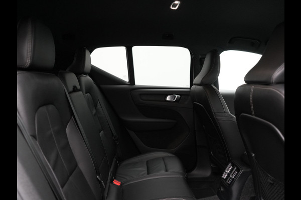 Volvo XC40 T4 Recharge R-Design Plug In Hybrid 211pk Dealer O.H. PHEV | Camera | Keyless | Lederen Sportstoelen Memory & Verwarmd | Apple Carplay | Stuur Verwarmd | Cruise Control | Navigatie | Virtual | DAB | 19"L.M |