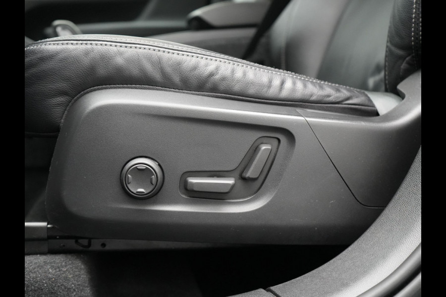 Volvo XC40 T4 Recharge R-Design Plug In Hybrid 211pk Dealer O.H. PHEV | Camera | Keyless | Lederen Sportstoelen Memory & Verwarmd | Apple Carplay | Stuur Verwarmd | Cruise Control | Navigatie | Virtual | DAB | 19"L.M |