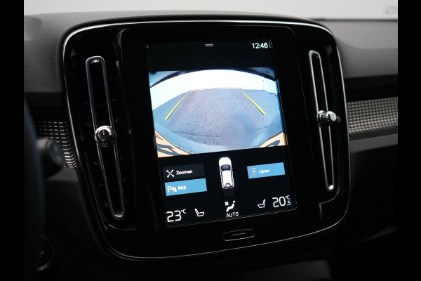 Volvo XC40 T4 Recharge R-Design Plug In Hybrid 211pk Dealer O.H. PHEV | Camera | Keyless | Lederen Sportstoelen Memory & Verwarmd | Apple Carplay | Stuur Verwarmd | Cruise Control | Navigatie | Virtual | DAB | 19"L.M |