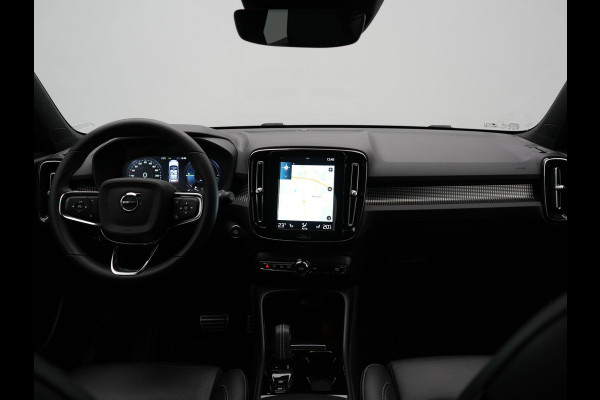 Volvo XC40 T4 Recharge R-Design Plug In Hybrid 211pk Dealer O.H. PHEV | Camera | Keyless | Lederen Sportstoelen Memory & Verwarmd | Apple Carplay | Stuur Verwarmd | Cruise Control | Navigatie | Virtual | DAB | 19"L.M |